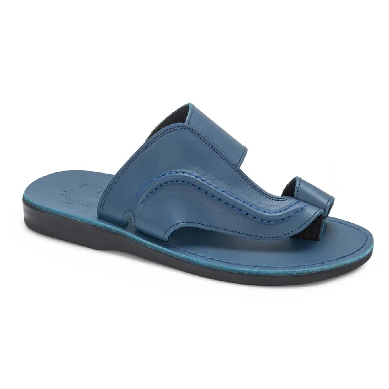 Men's sandals with a flexible sole for easy movementPeter - Leather Toe Strap Sandal | Blue