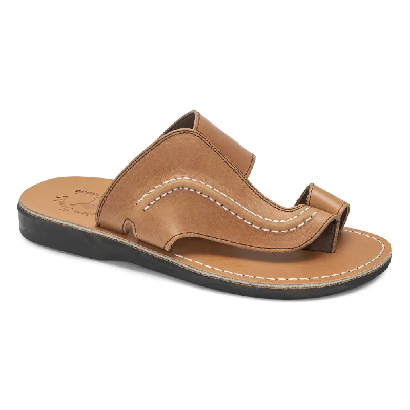 Men's sandals with a stretchy strap for a better fitPeter - Leather Toe Strap Sandal | Tan