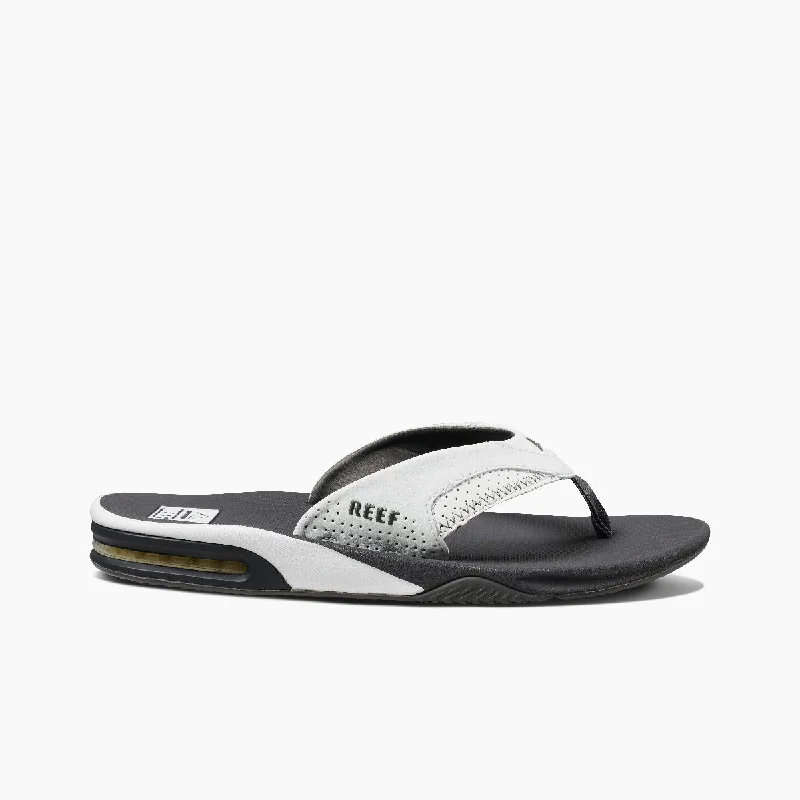 Men's sandals with a flexible sole for easy movementFanning