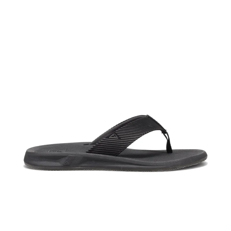 Men's sandals with a flexible sole for easy movementReef Men's Phantom II - Black/Black