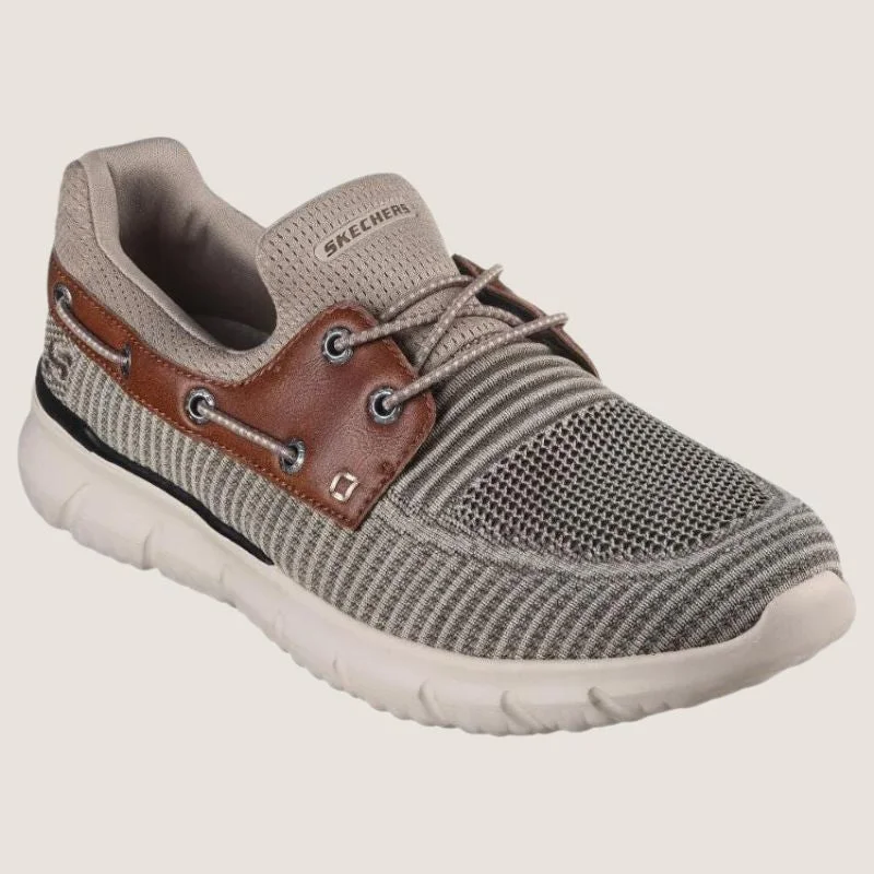 Men's boat shoes with a flexible sole for easy movementSkechers Del Retto- Clean Slate