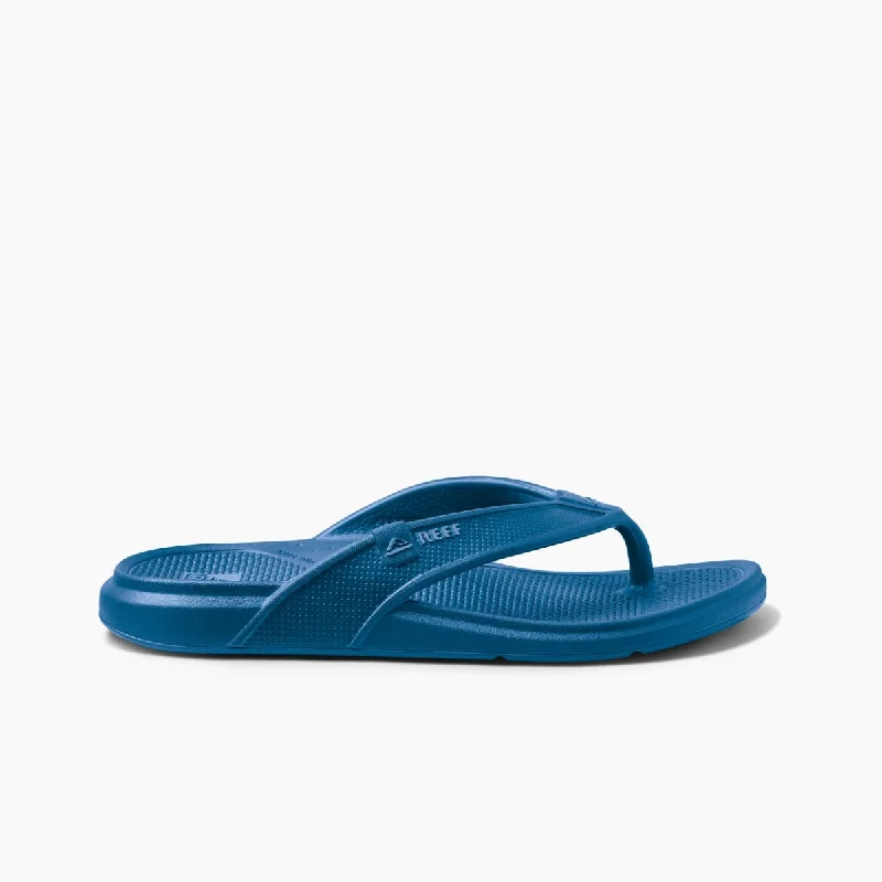 Men's sandals with a rubber sole for tractionOasis