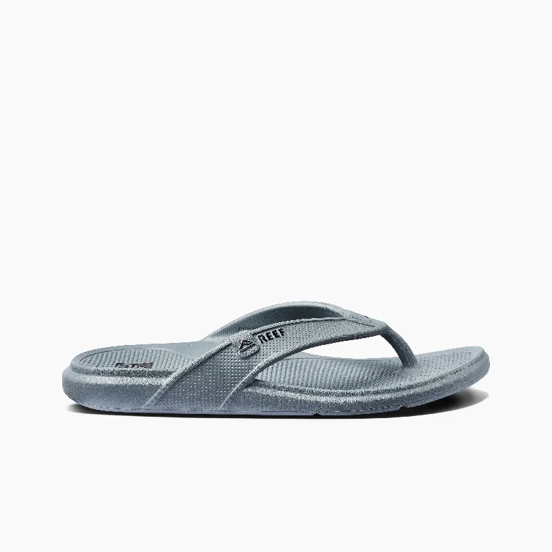 Men's sandals with a contrast stitching detailOasis