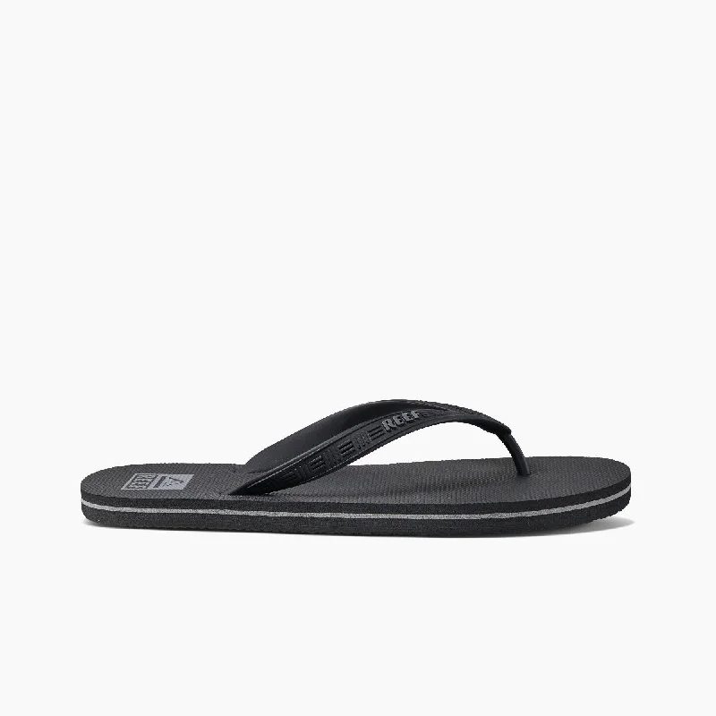 Men's sandals with a buckle closureReef Seaside