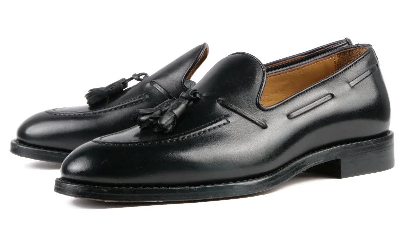 Men's loafers with a stretchy side panel for a better fitHenley Tassel Loafer Black