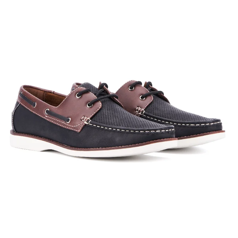 Men's loafers with a perforated leather upper for ventilationMen's Quince Boat Shoe