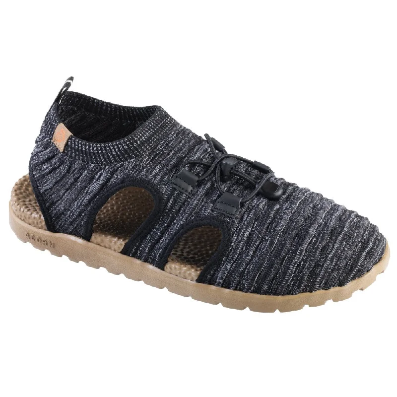 Men's slippers with a decorative pom - pom or tasselMen’s Casco Sport Sandal