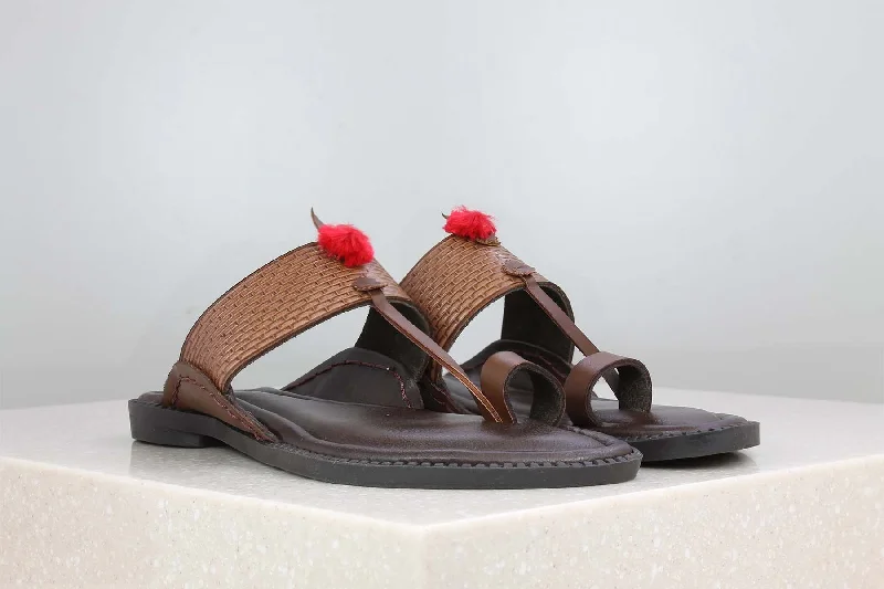 Men's sandals with a flexible sole for easy movementToe Thong - Brown