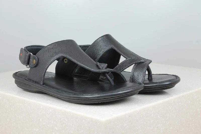 Men's sandals with a stretchy strap for a better fitVelcro Sandal -Black