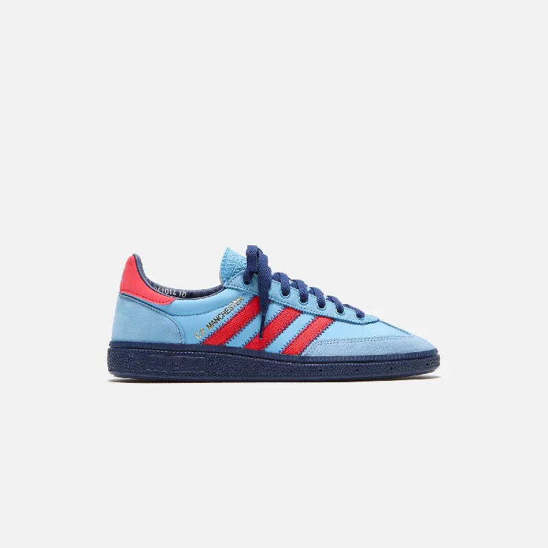 Men's lightweight sneakers for traveladidas x CP Company Manchester Spzl - Light Blue / Bright Red