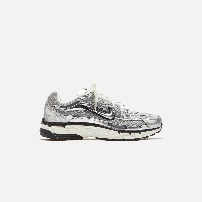 Men's multi - colored sneakers with a gradient effectNike P-6000 - Metallic Silver / Metallic Silver / Sail / Black