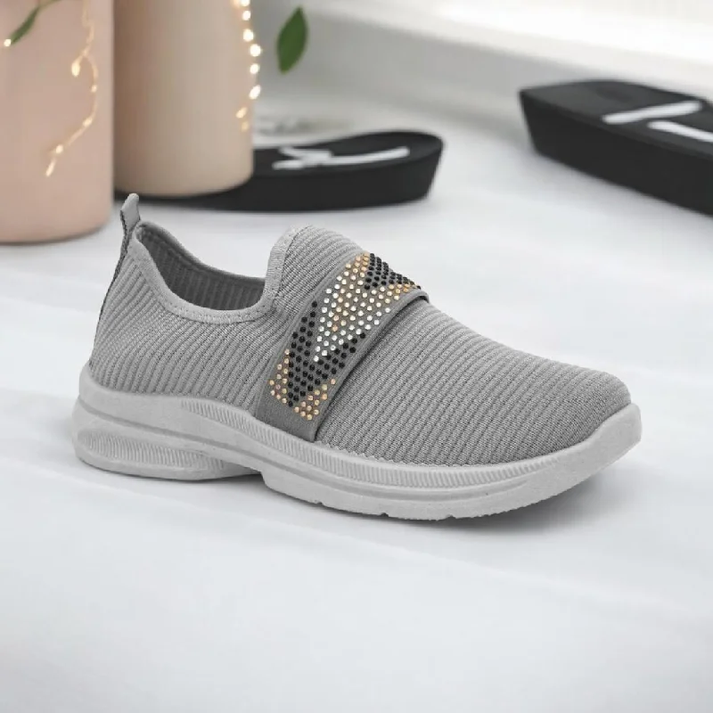 Men's casual sneakers with a woven upper for a unique texturePearl slip on