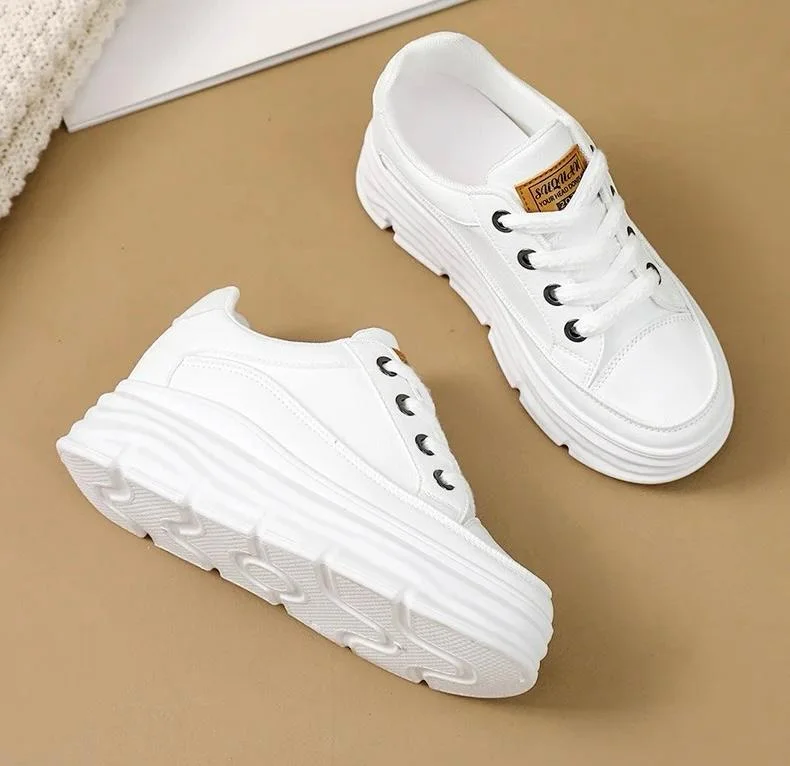 Men's fashion - forward sneakers with a unique tongue designRiena chunky 3616