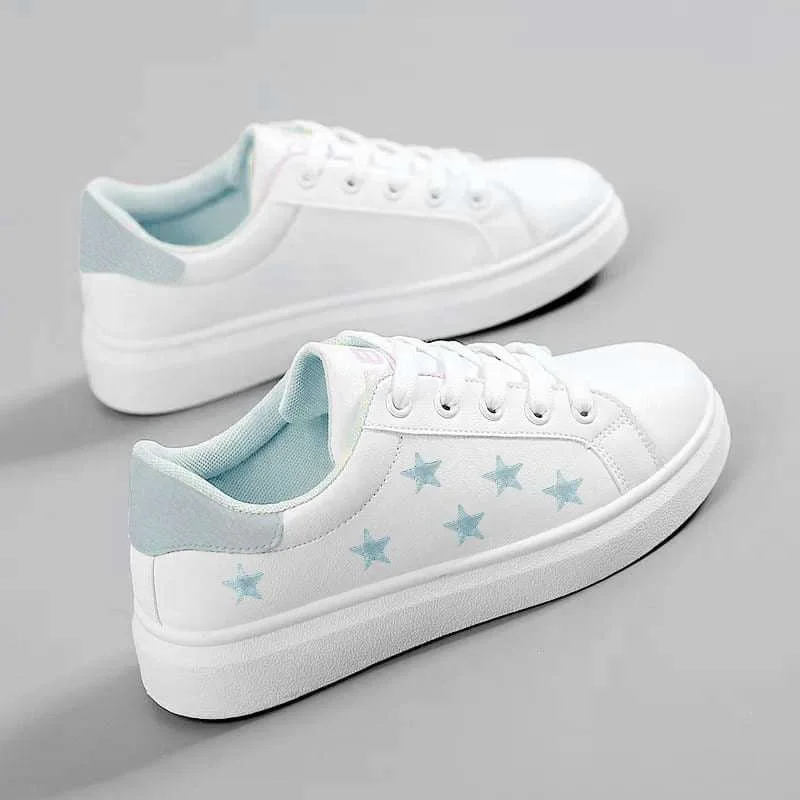 Men's slip - on sneakers with elastic side panelsSneaker side stars