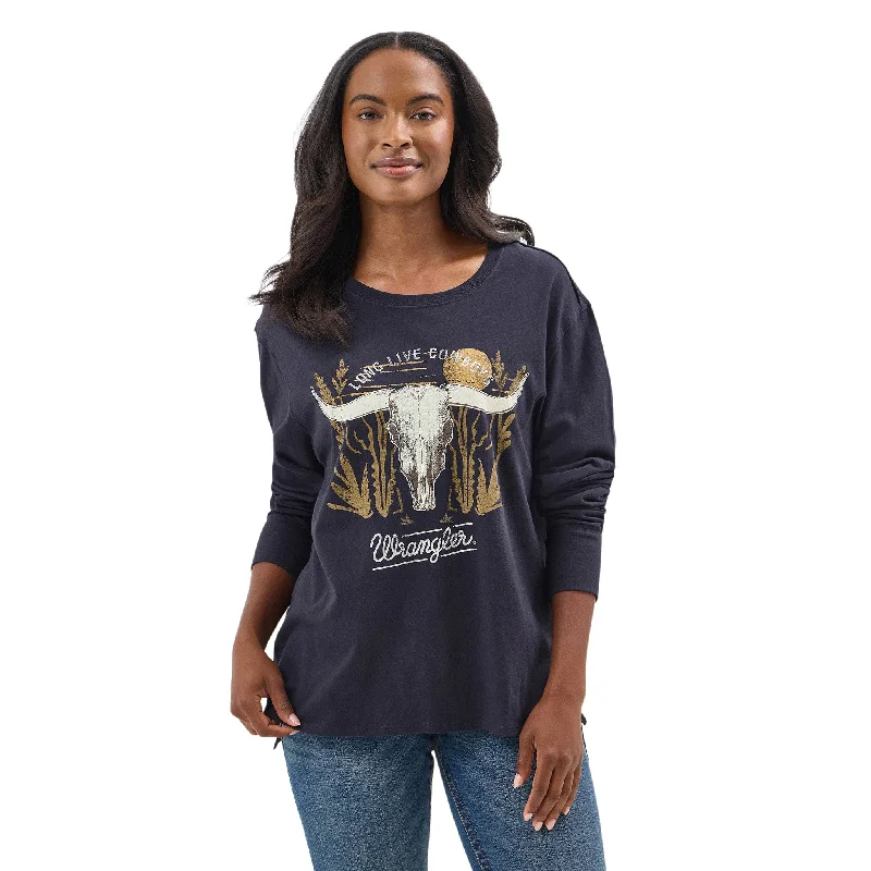 Men's western boots with a leather sole and a heel guardWrangler Women's Navy Long Sleeve Steer Skull